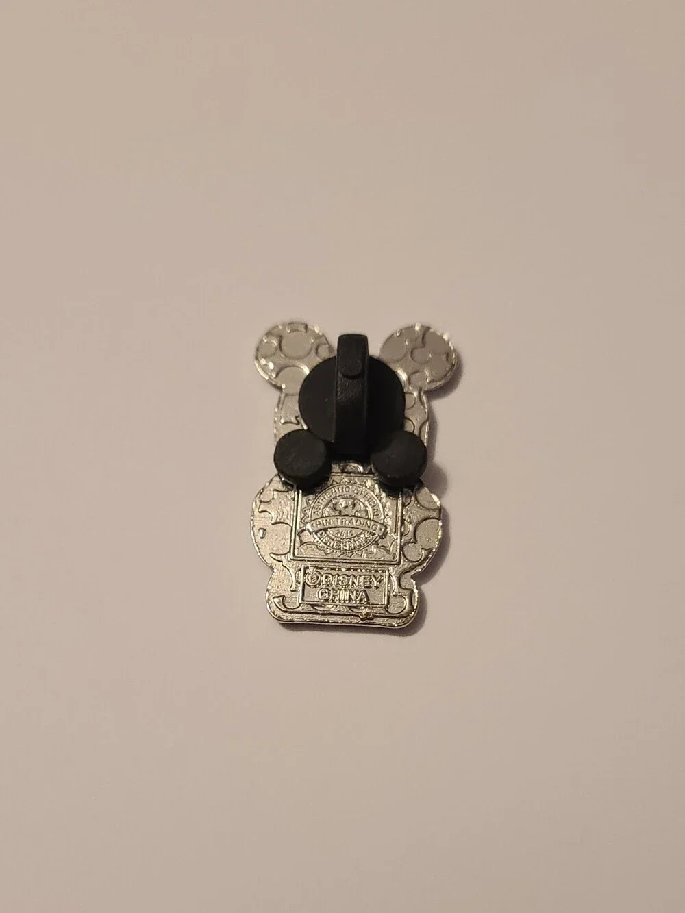 Disney Vinlymation Junior Red Pin 👓